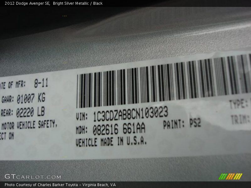 Bright Silver Metallic / Black 2012 Dodge Avenger SE