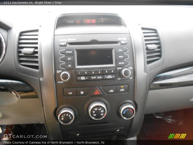 Bright Silver / Gray 2011 Kia Sorento LX