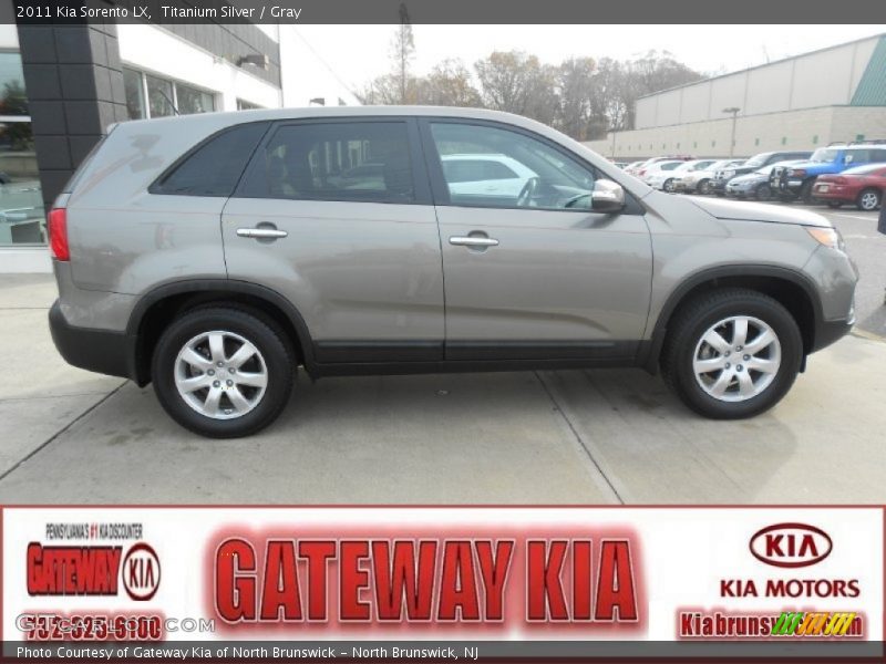 Titanium Silver / Gray 2011 Kia Sorento LX