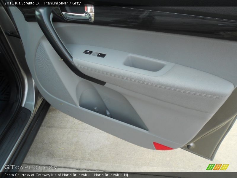 Titanium Silver / Gray 2011 Kia Sorento LX