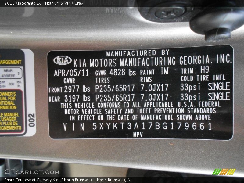 Titanium Silver / Gray 2011 Kia Sorento LX