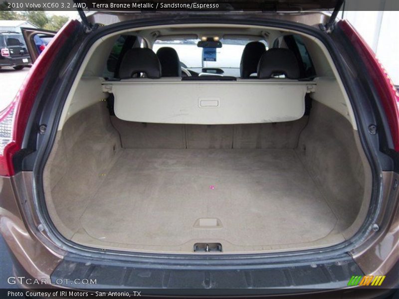  2010 XC60 3.2 AWD Trunk