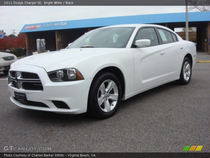 Bright White / Black 2011 Dodge Charger SE