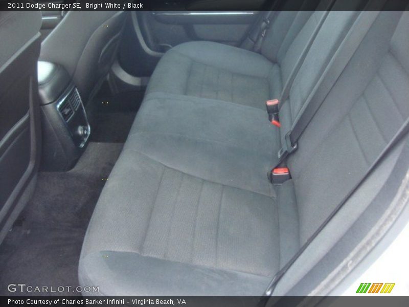 Bright White / Black 2011 Dodge Charger SE