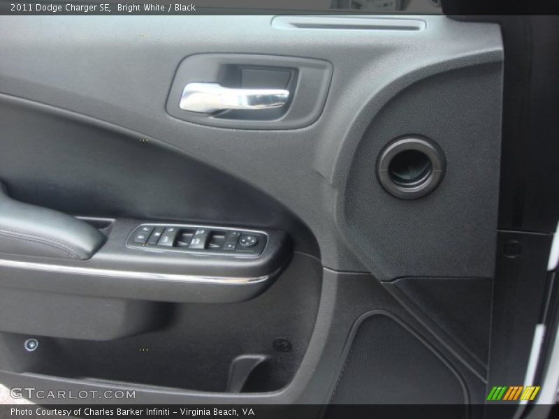 Bright White / Black 2011 Dodge Charger SE