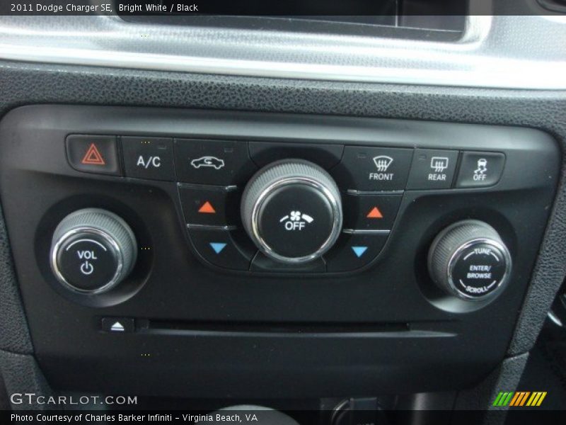 Bright White / Black 2011 Dodge Charger SE
