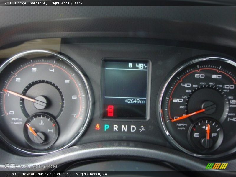 Bright White / Black 2011 Dodge Charger SE