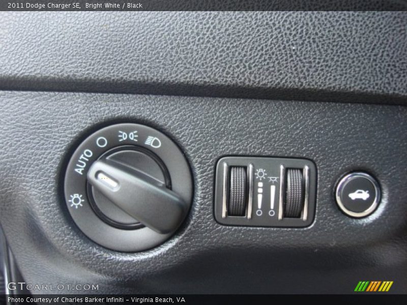 Bright White / Black 2011 Dodge Charger SE