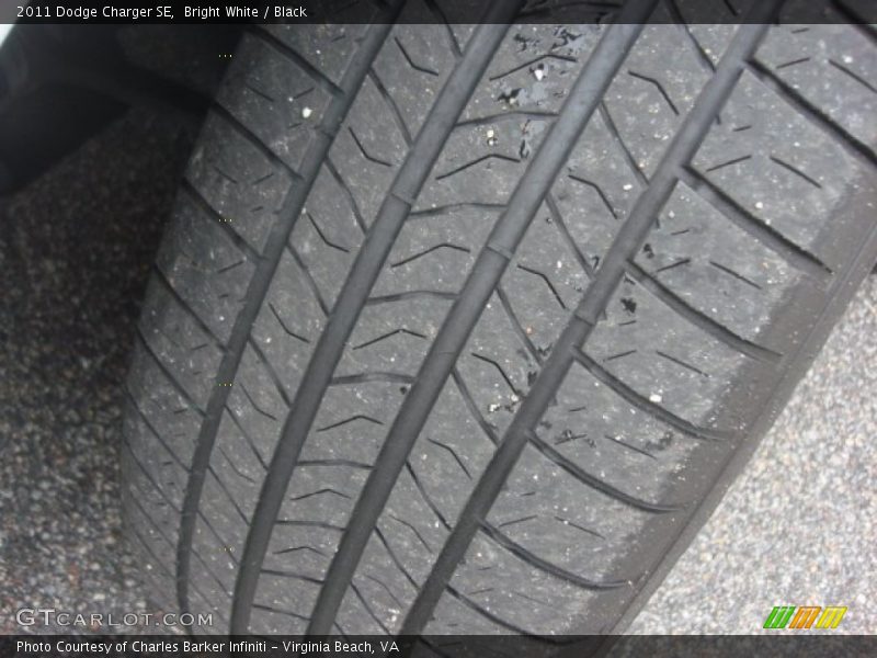 Bright White / Black 2011 Dodge Charger SE