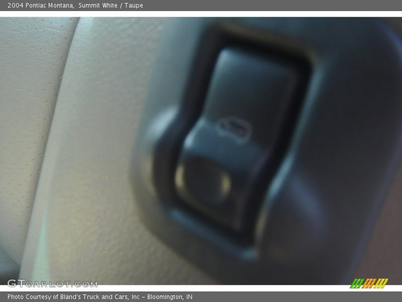 Summit White / Taupe 2004 Pontiac Montana
