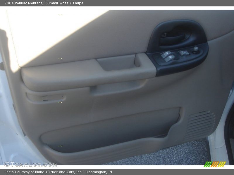 Summit White / Taupe 2004 Pontiac Montana