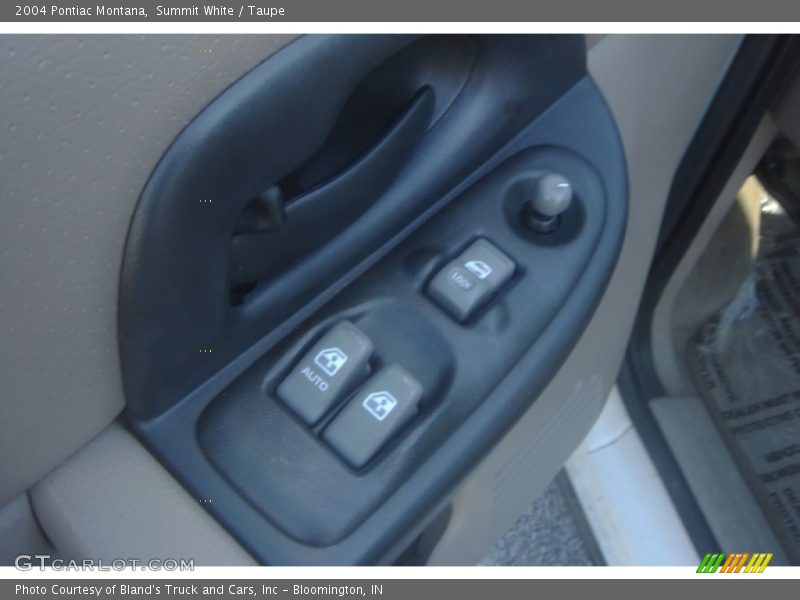 Summit White / Taupe 2004 Pontiac Montana