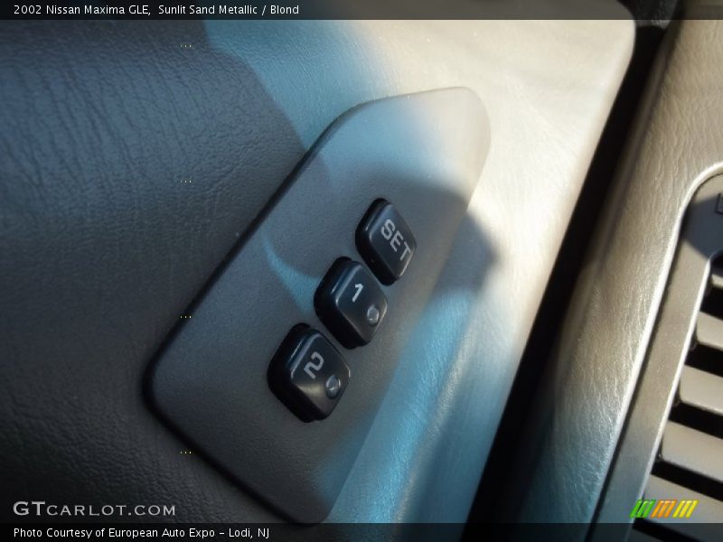 Sunlit Sand Metallic / Blond 2002 Nissan Maxima GLE