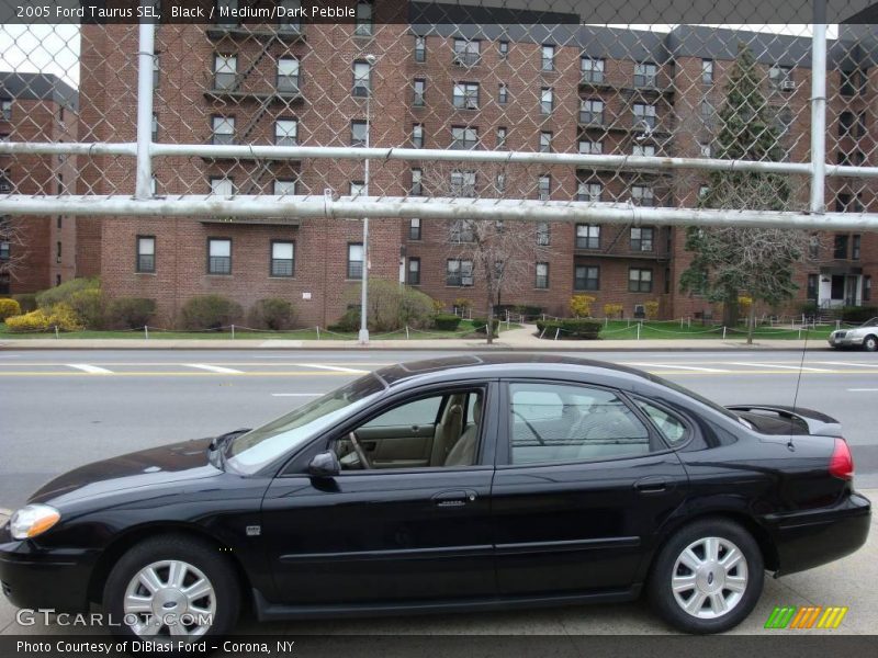 Black / Medium/Dark Pebble 2005 Ford Taurus SEL