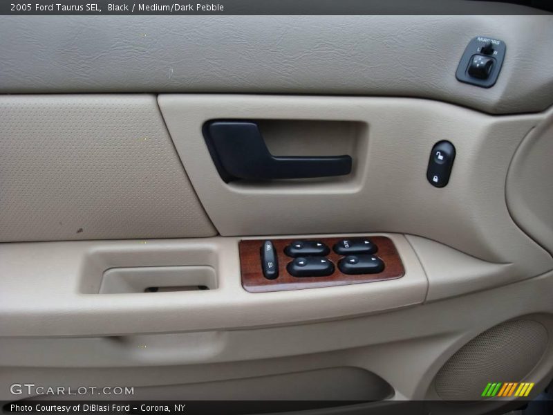 Black / Medium/Dark Pebble 2005 Ford Taurus SEL