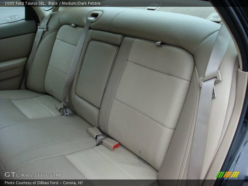 Black / Medium/Dark Pebble 2005 Ford Taurus SEL