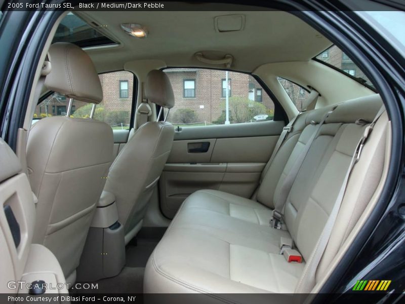 Black / Medium/Dark Pebble 2005 Ford Taurus SEL