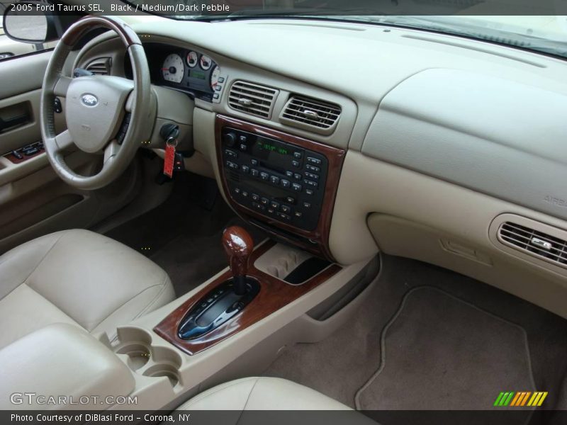 Black / Medium/Dark Pebble 2005 Ford Taurus SEL