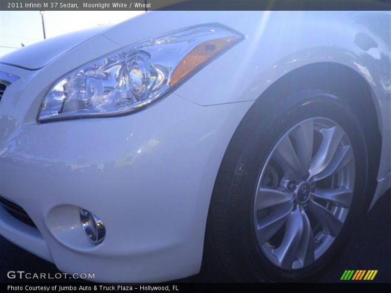 Moonlight White / Wheat 2011 Infiniti M 37 Sedan