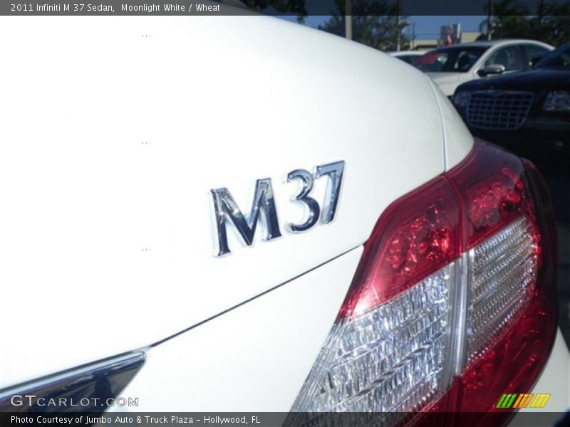 Moonlight White / Wheat 2011 Infiniti M 37 Sedan