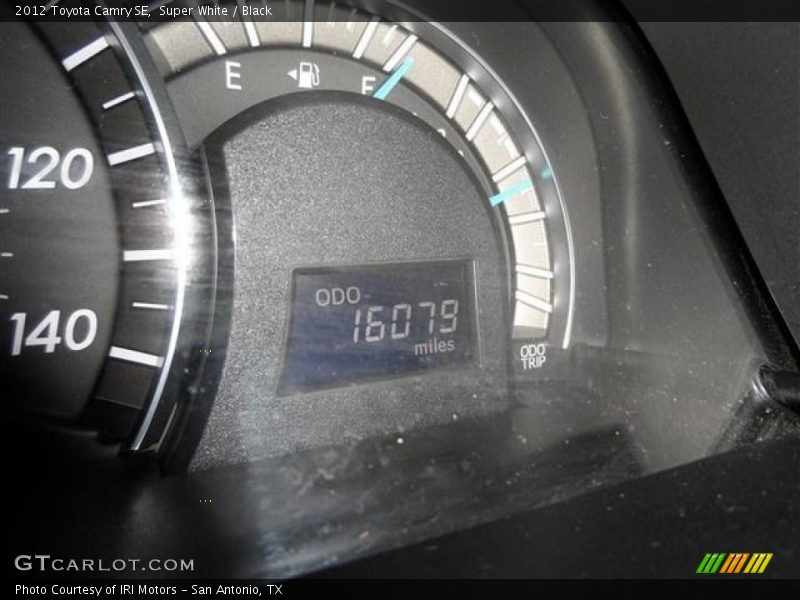 Super White / Black 2012 Toyota Camry SE