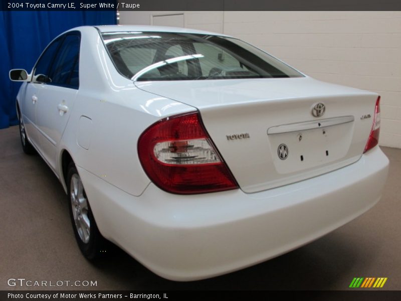 Super White / Taupe 2004 Toyota Camry LE