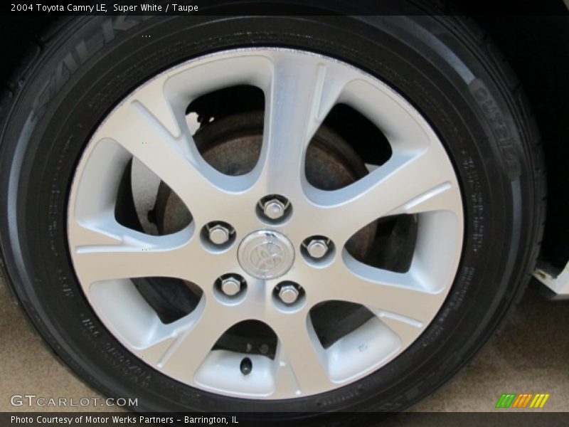 Super White / Taupe 2004 Toyota Camry LE