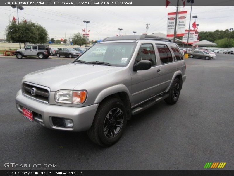 Chrome Silver Metallic / Charcoal 2004 Nissan Pathfinder LE Platinum 4x4