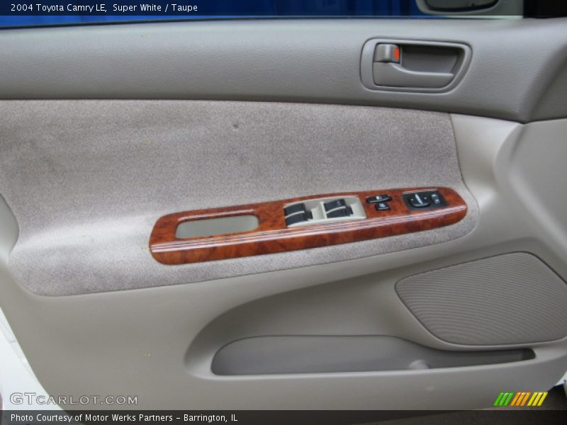 Super White / Taupe 2004 Toyota Camry LE