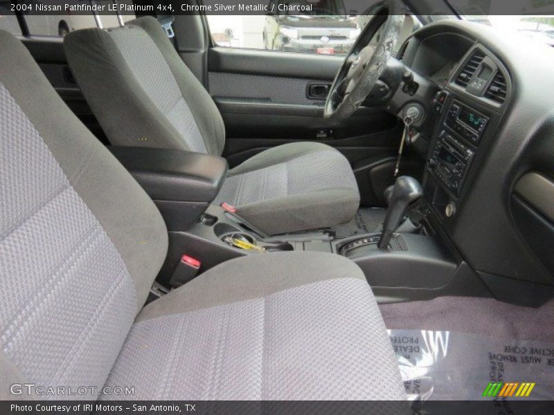 Chrome Silver Metallic / Charcoal 2004 Nissan Pathfinder LE Platinum 4x4