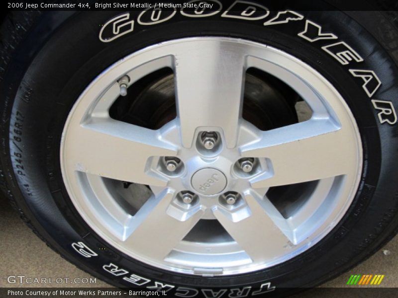 Bright Silver Metallic / Medium Slate Gray 2006 Jeep Commander 4x4