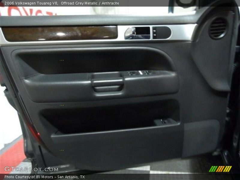 Offroad Grey Metallic / Anthracite 2006 Volkswagen Touareg V8