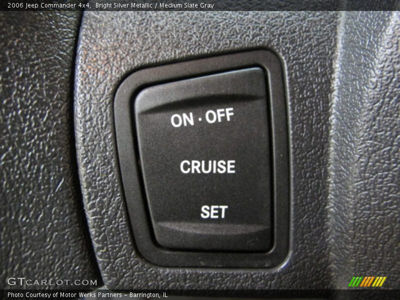 Bright Silver Metallic / Medium Slate Gray 2006 Jeep Commander 4x4