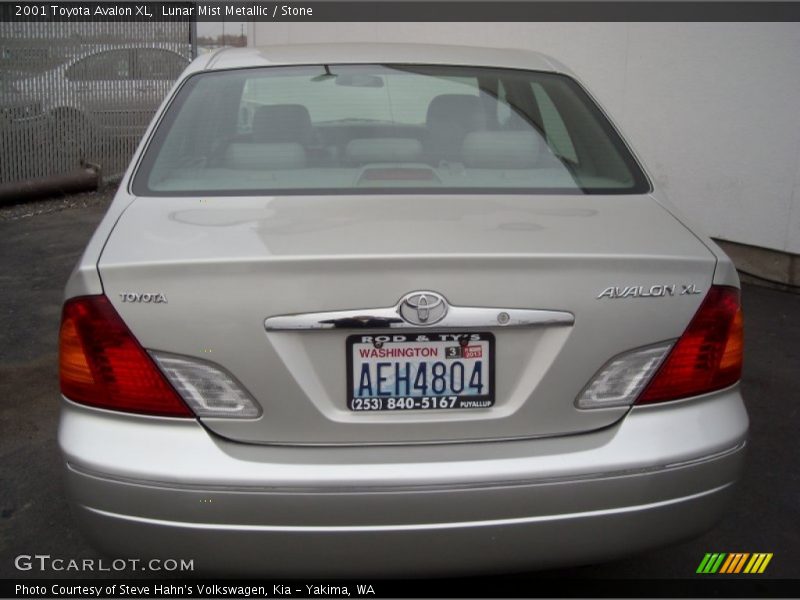 Lunar Mist Metallic / Stone 2001 Toyota Avalon XL