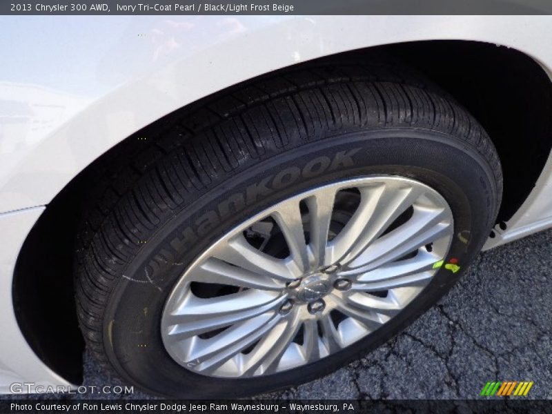 Ivory Tri-Coat Pearl / Black/Light Frost Beige 2013 Chrysler 300 AWD