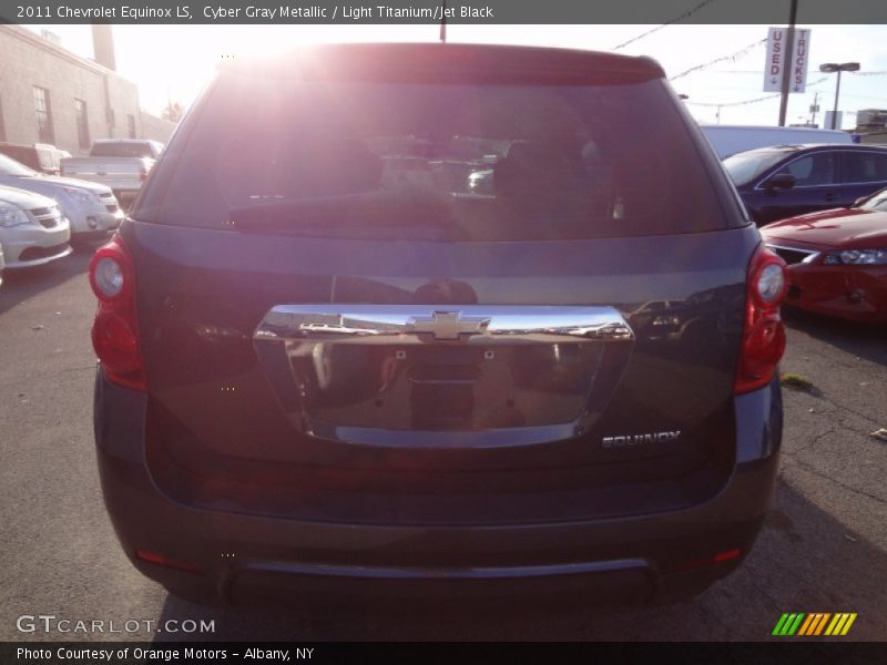 Cyber Gray Metallic / Light Titanium/Jet Black 2011 Chevrolet Equinox LS