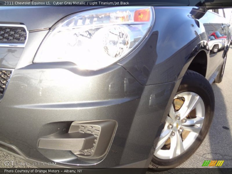 Cyber Gray Metallic / Light Titanium/Jet Black 2011 Chevrolet Equinox LS