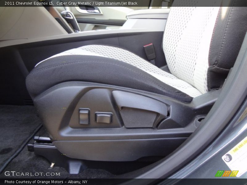 Cyber Gray Metallic / Light Titanium/Jet Black 2011 Chevrolet Equinox LS