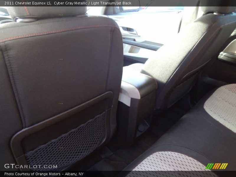 Cyber Gray Metallic / Light Titanium/Jet Black 2011 Chevrolet Equinox LS