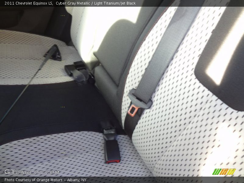 Cyber Gray Metallic / Light Titanium/Jet Black 2011 Chevrolet Equinox LS