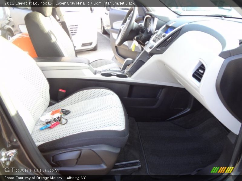 Cyber Gray Metallic / Light Titanium/Jet Black 2011 Chevrolet Equinox LS