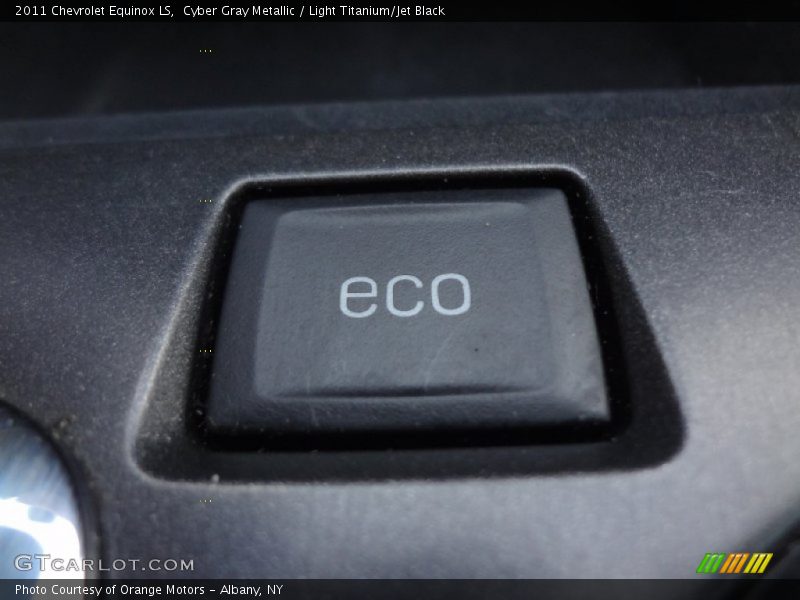 Cyber Gray Metallic / Light Titanium/Jet Black 2011 Chevrolet Equinox LS