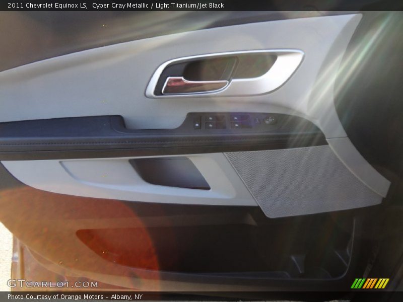 Cyber Gray Metallic / Light Titanium/Jet Black 2011 Chevrolet Equinox LS