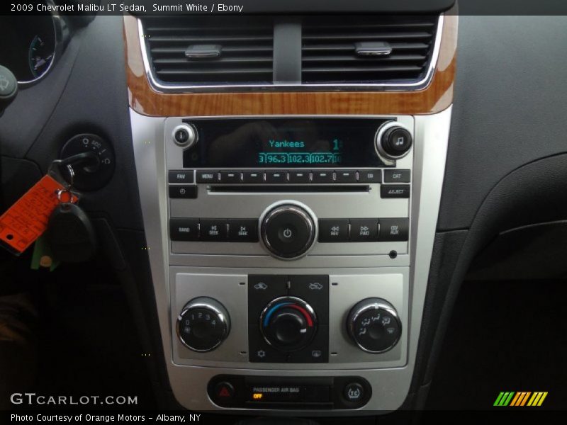 Summit White / Ebony 2009 Chevrolet Malibu LT Sedan