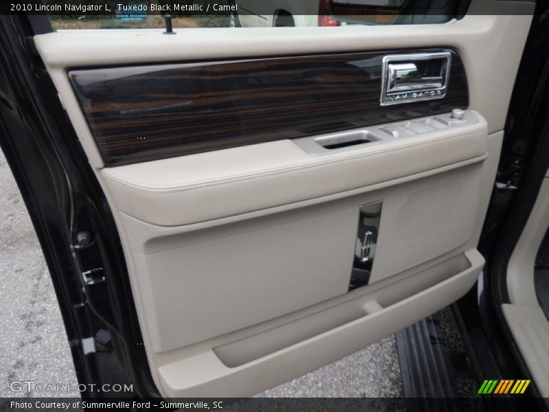 Door Panel of 2010 Navigator L
