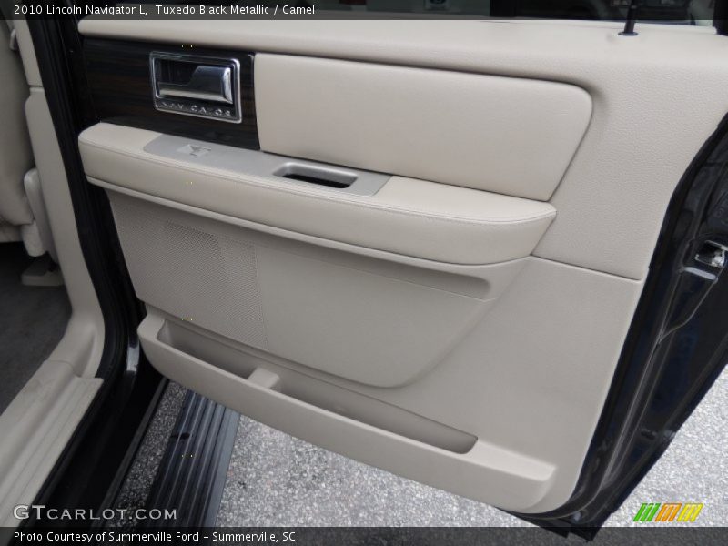 Door Panel of 2010 Navigator L