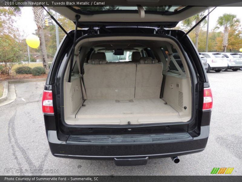  2010 Navigator L Trunk