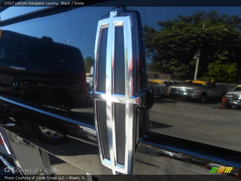 Black / Stone 2007 Lincoln Navigator Luxury