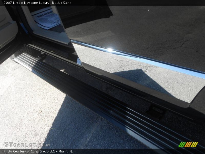 Black / Stone 2007 Lincoln Navigator Luxury
