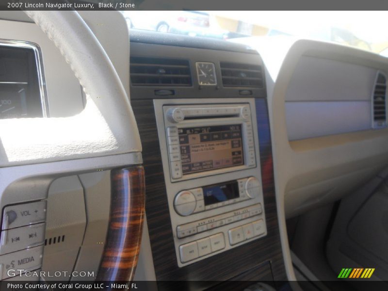 Black / Stone 2007 Lincoln Navigator Luxury
